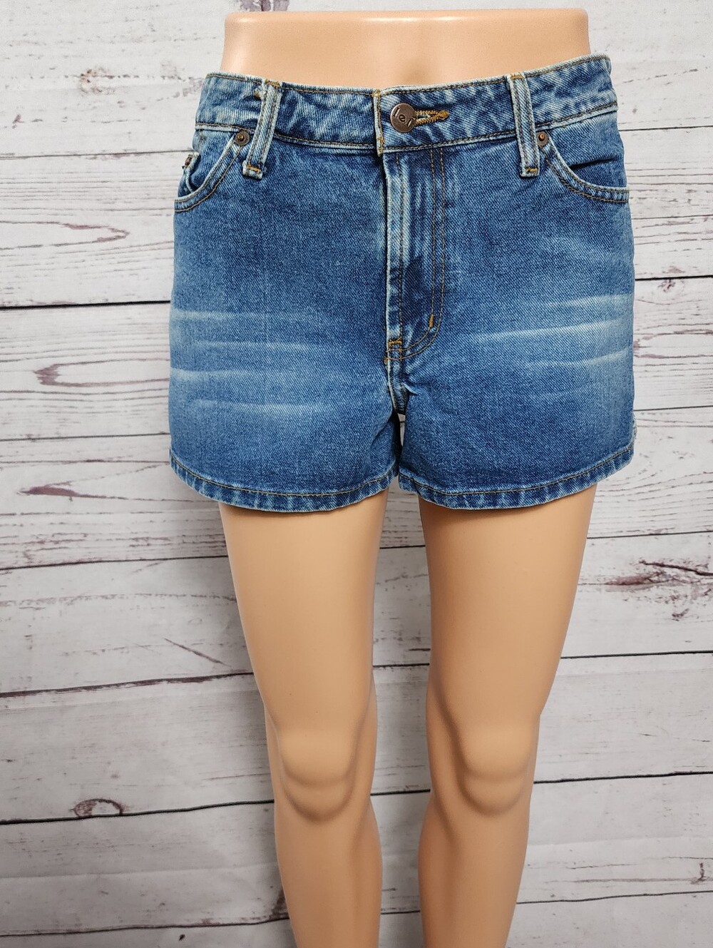 VTG 2002 l.e.i. Life Energy Intelligence Denim Shorts - Size 9 - Rigid Cotton
